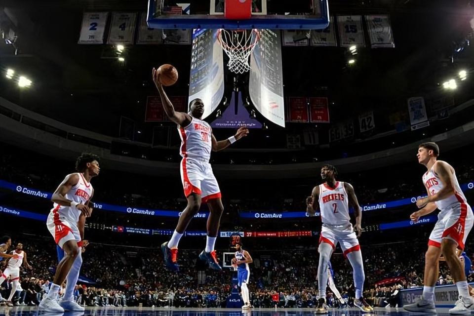 华体会中心-明明场上效果相当不错,但火箭还是没有给替补中锋更多表现机会?